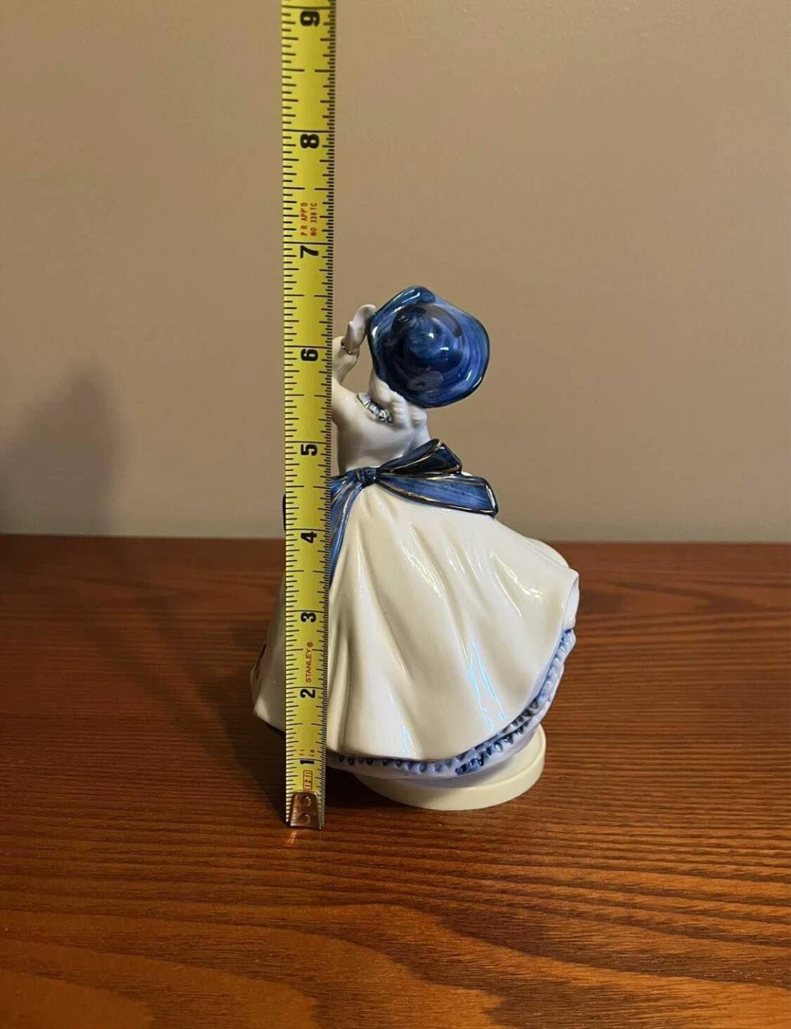 VINTAGE PORCELAIN MUSICAL FIGURINES - photo 5