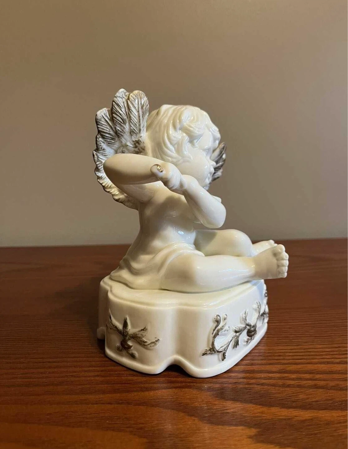 VINTAGE PORCELAIN MUSICAL FIGURINES - photo 2