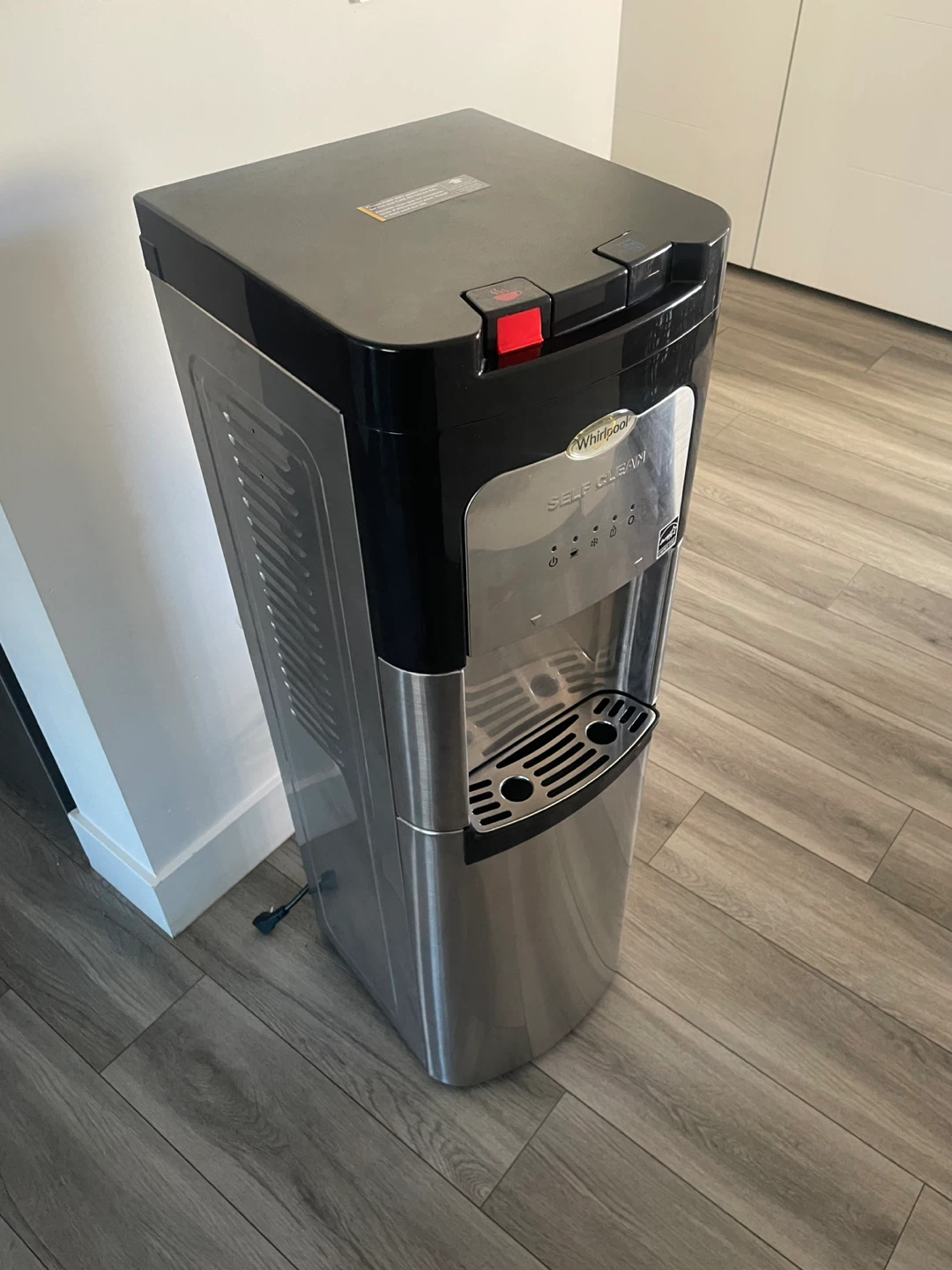 Water Dispenser (READ THE DESCRIPTION) - photo 3