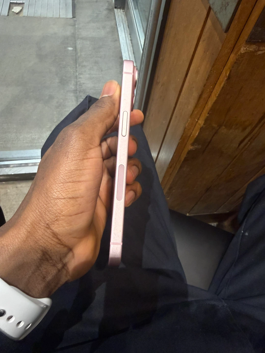 Pink Apple iPhone 15 normal - photo 4