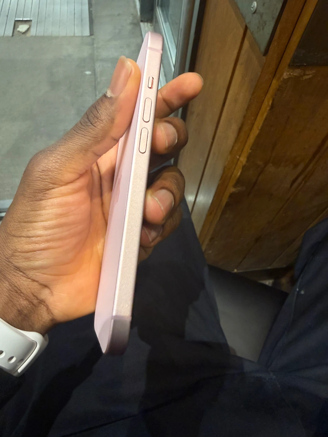 Pink Apple iPhone 15 normal - photo 5
