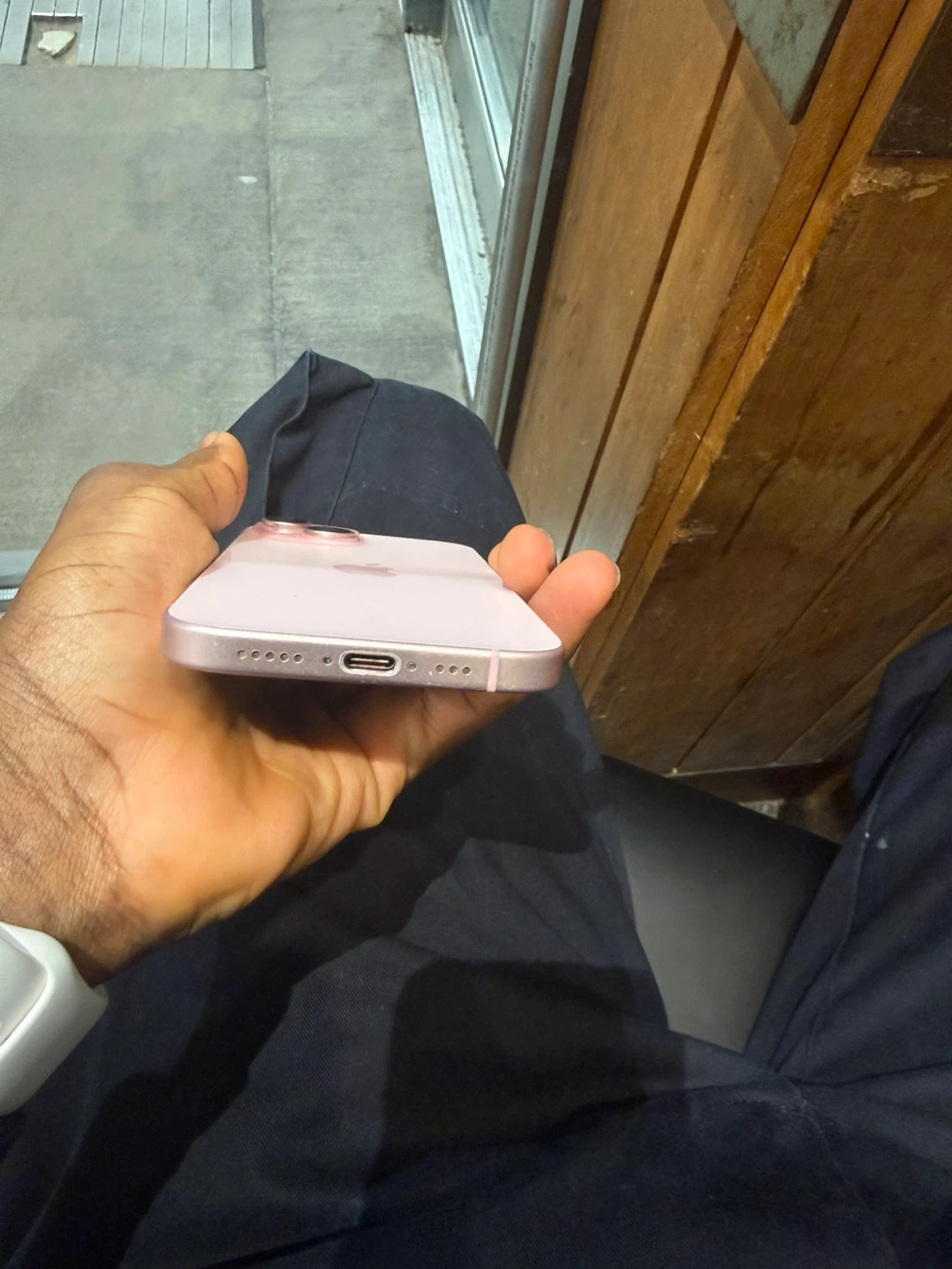 Pink Apple iPhone 15 normal - photo 3