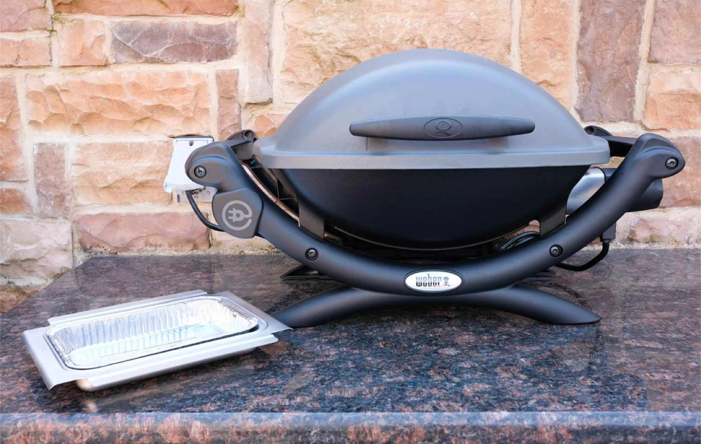 Weber q1400 Series electric portable grill