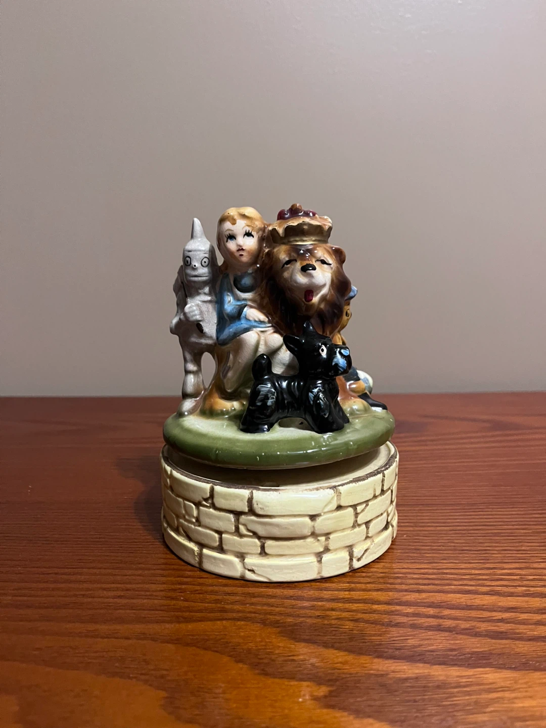 VINTAGE WIZARD OF OZ MUSICAL FIGURINE (Read description)