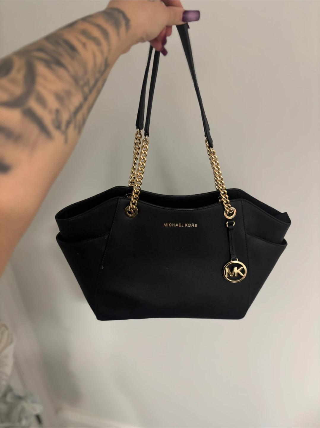 Michael Kors Black Leather Tote Bag with Gold Chain Detail - photo 2