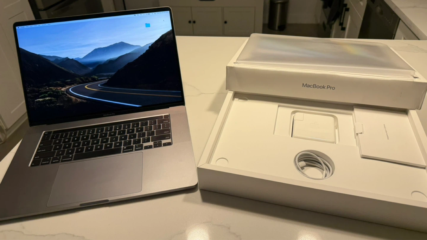 MacBook Pro 16-inch - photo 2
