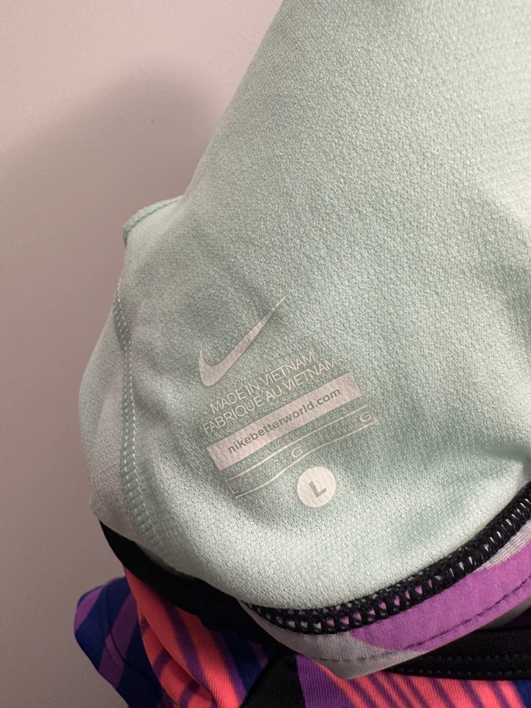 *Like new* Nike swim top - Ladies - photo 3