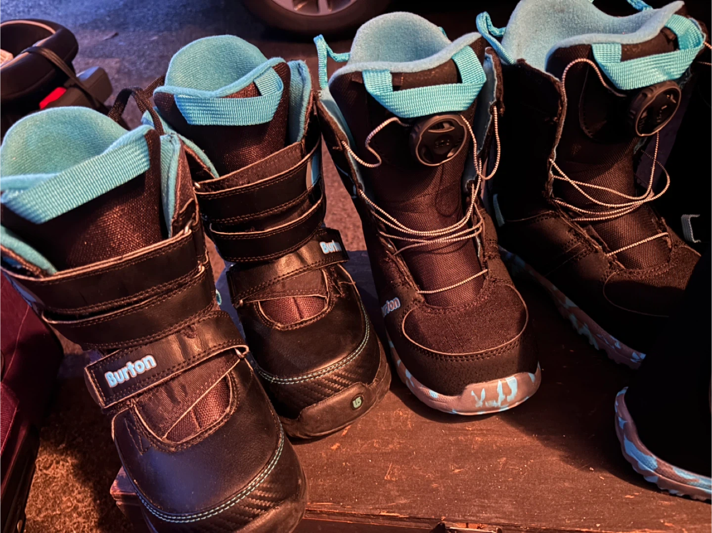 Snowboard boots for kids Burton brand new 20 dollars each - photo 3
