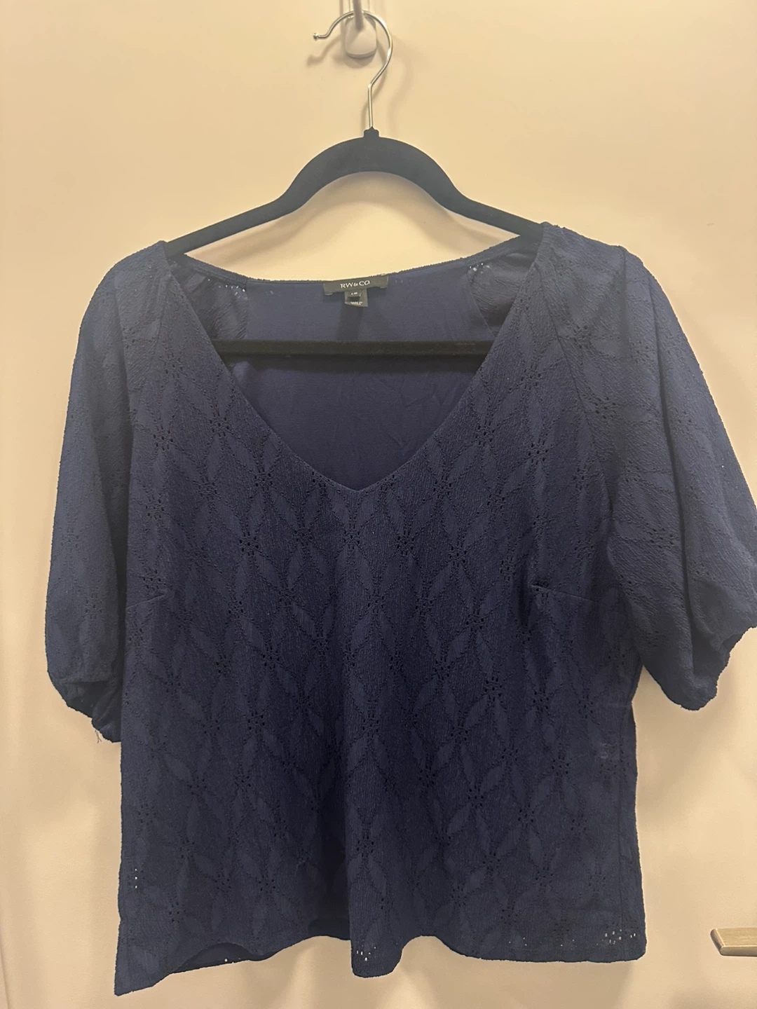 *Like new* RW&CO. Navy Blue top