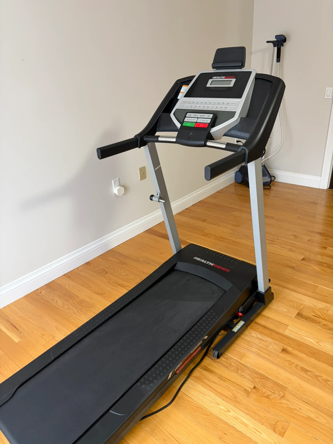 HEALTHRIDER Treadmill - photo 2