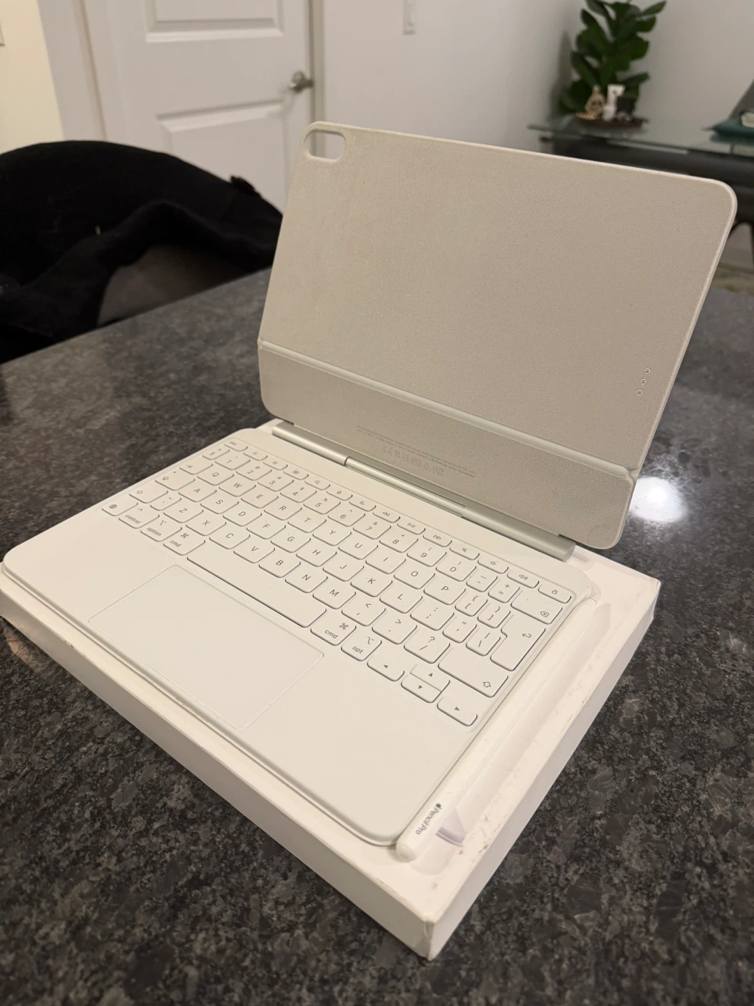 Apple Magic Keyboard for iPad Pro 11” + Apple Pencil Pro - photo 2