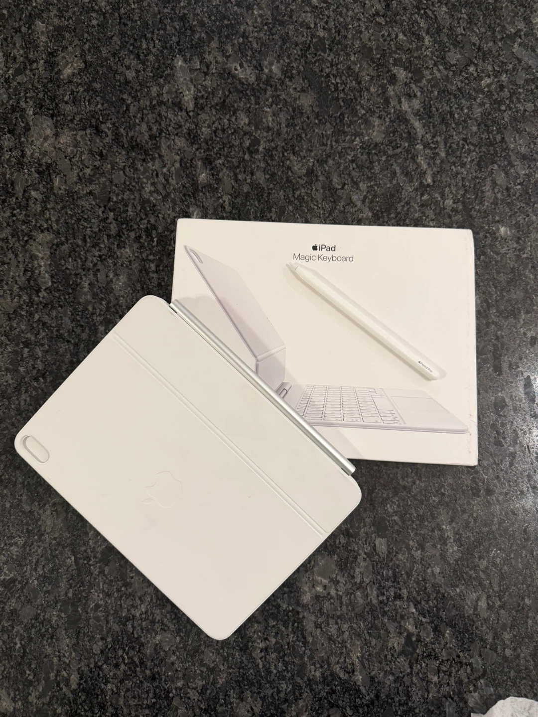 Apple Magic Keyboard for iPad Pro 11” + Apple Pencil Pro