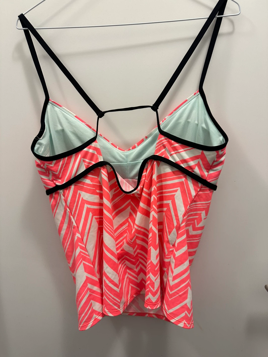 *Like new* ladies Nike Swim Top - photo 2