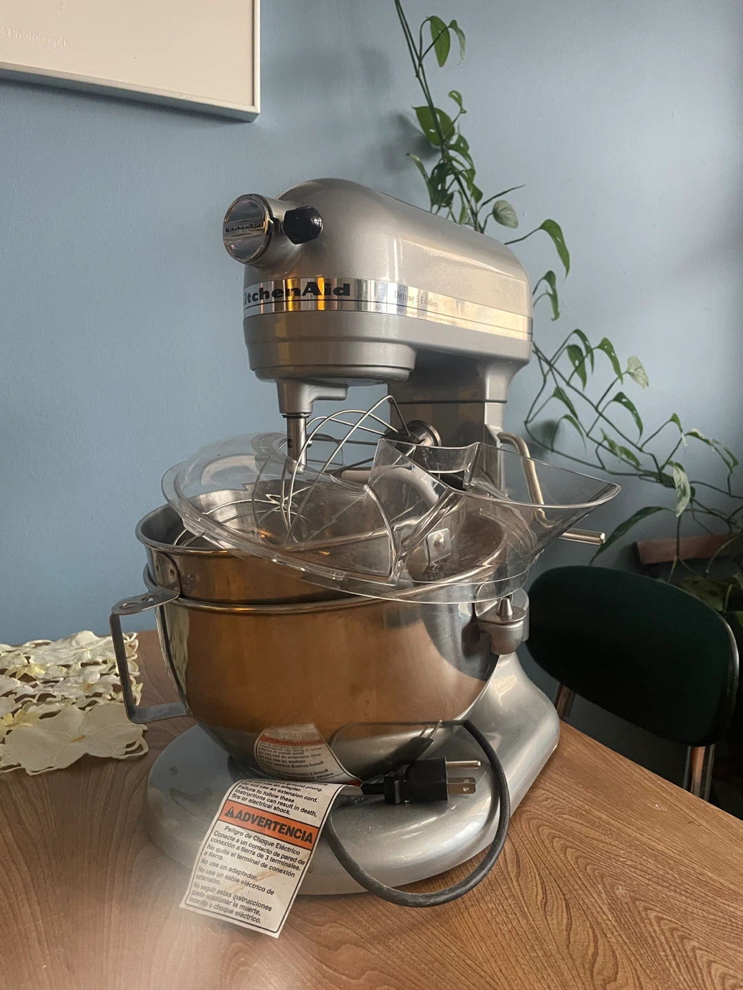 KitchenAid Deluxe 5 Edition with attachments and cover, works - photo 4