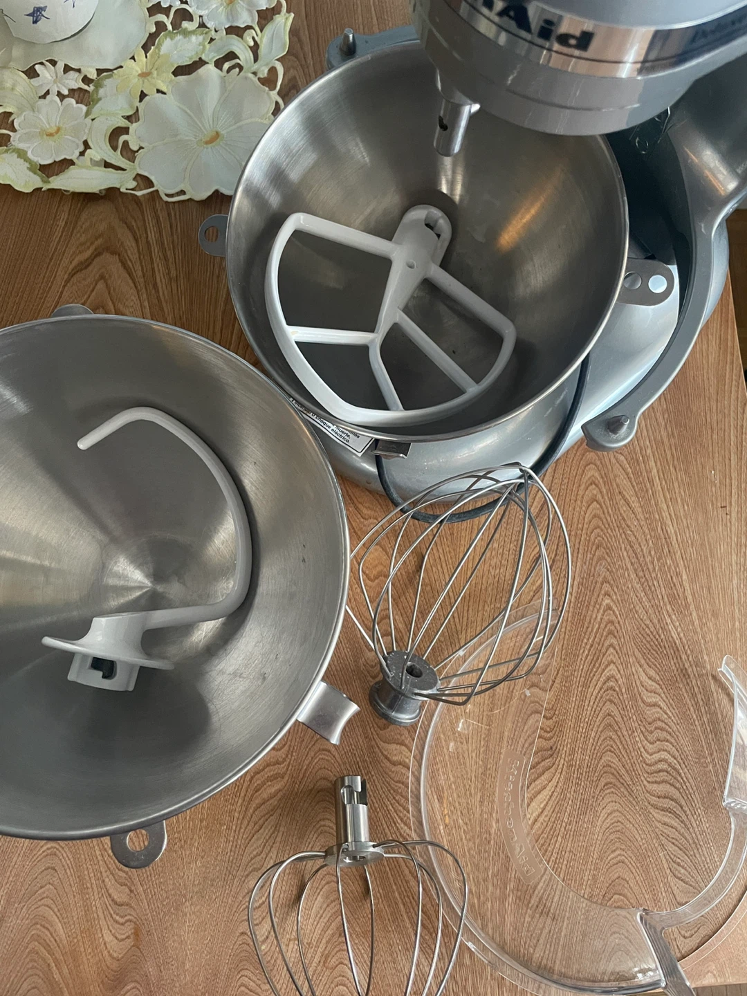 KitchenAid Deluxe 5 Edition with attachments and cover, works - photo 2