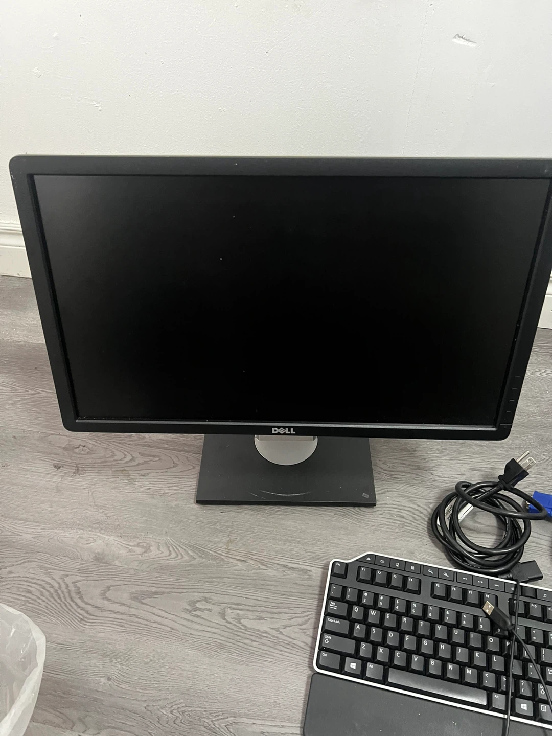 Dell Monitor with Dell Keyboard and Logitech Mouse - photo 3