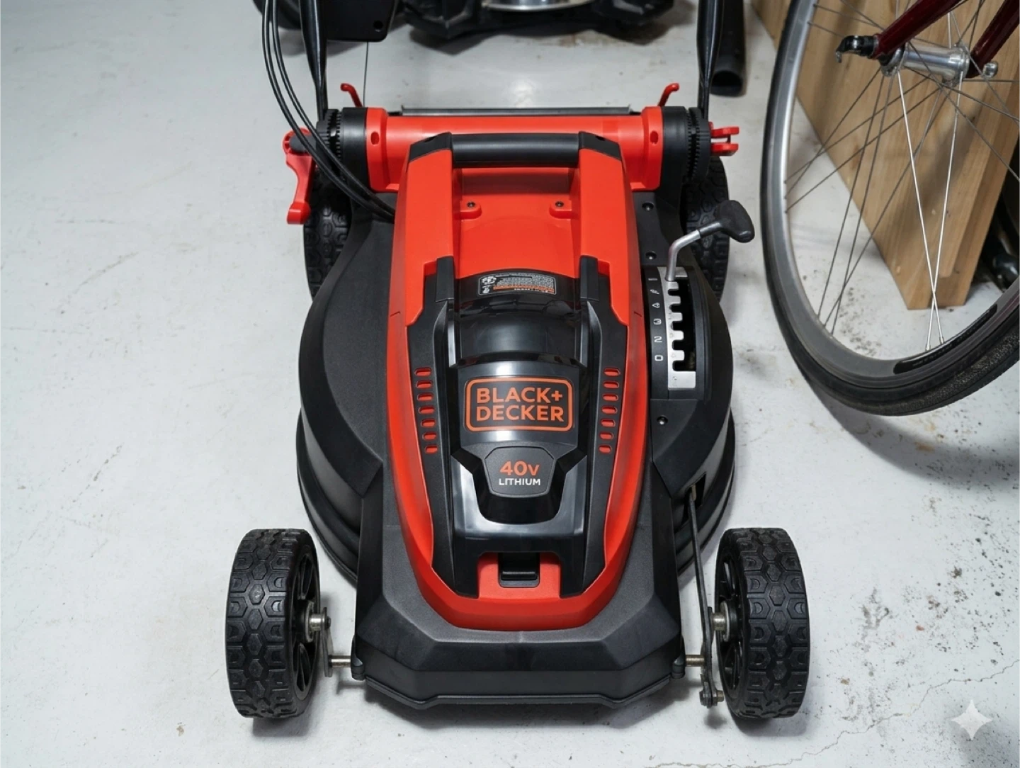 Black and Decker mower with 2 rechargeable batteries
