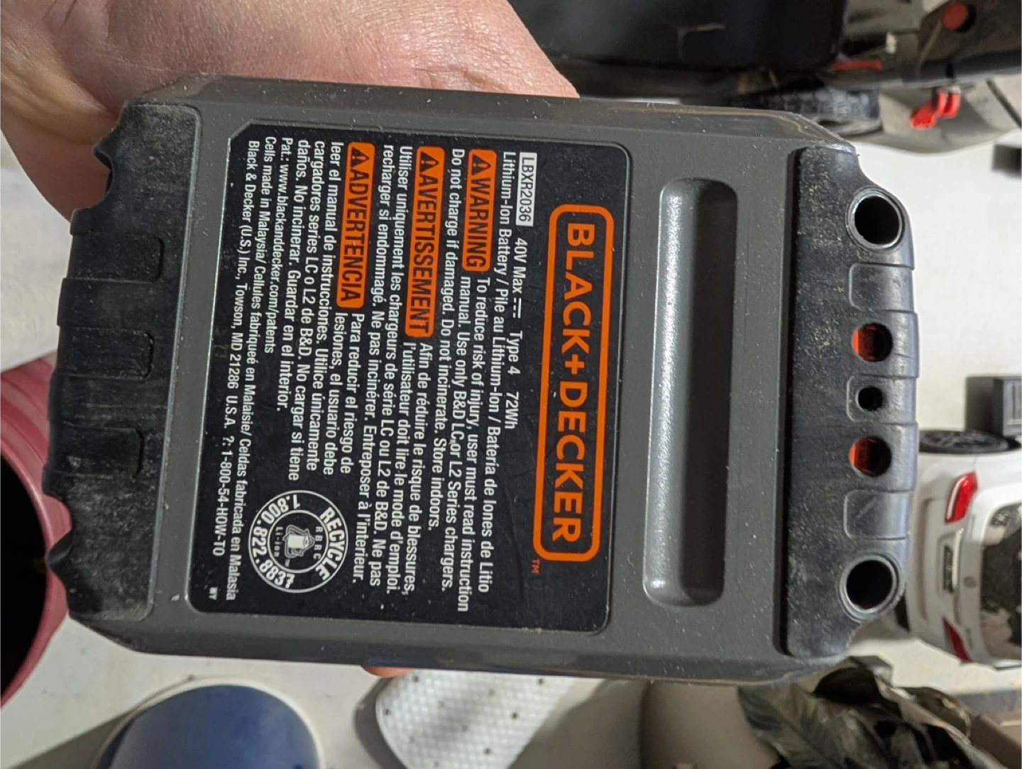 Black and Decker mower with 2 rechargeable batteries - photo 3