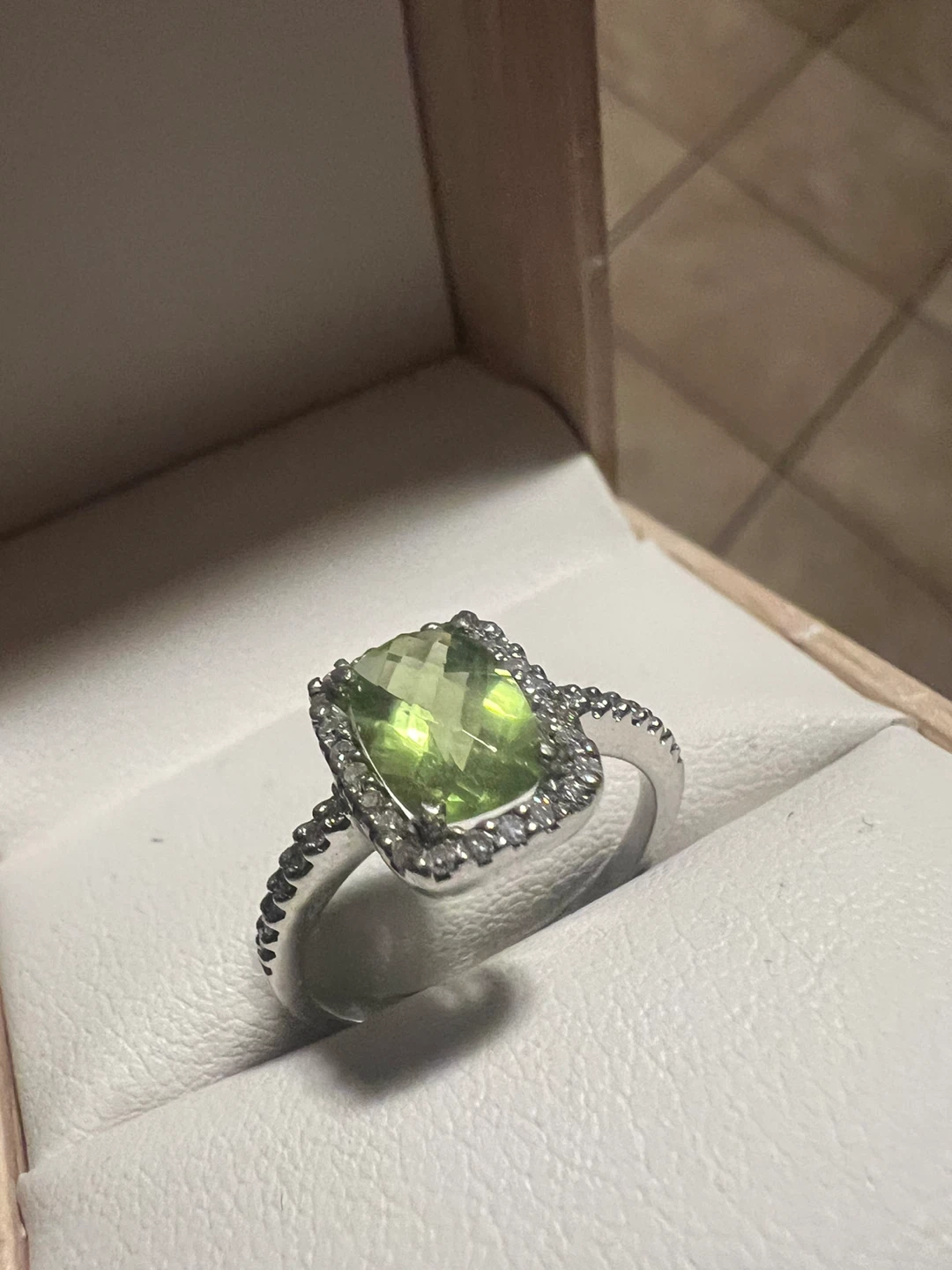 14K Gold Peridot and Diamond Ring - photo 2
