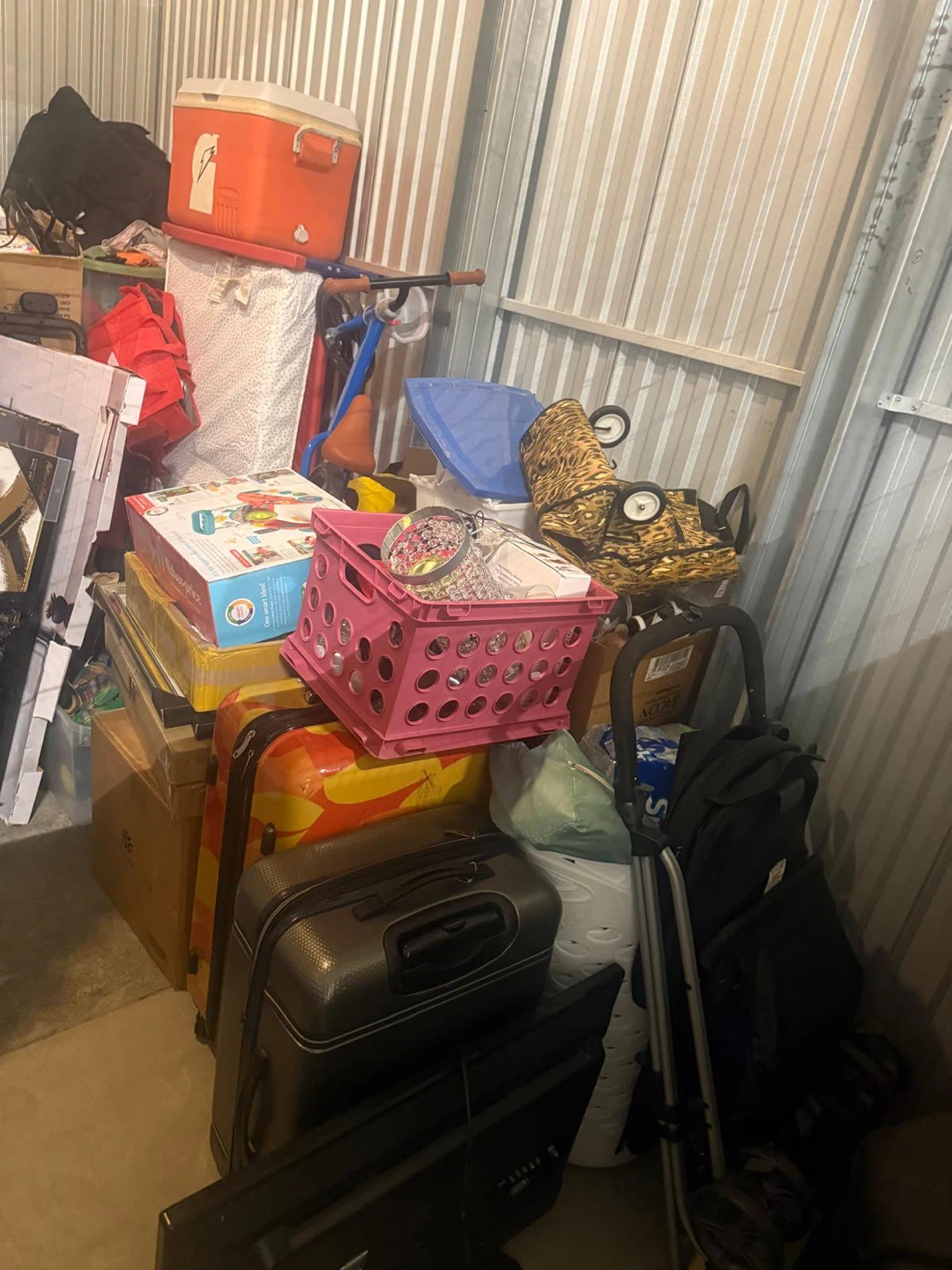 Mixed Lot of Items in Storage Unit - photo 5