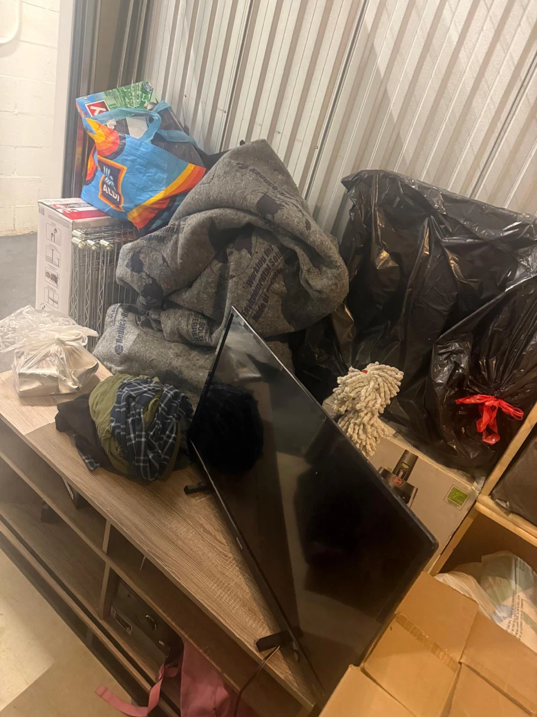 Mixed Lot of Items in Storage Unit - photo 4