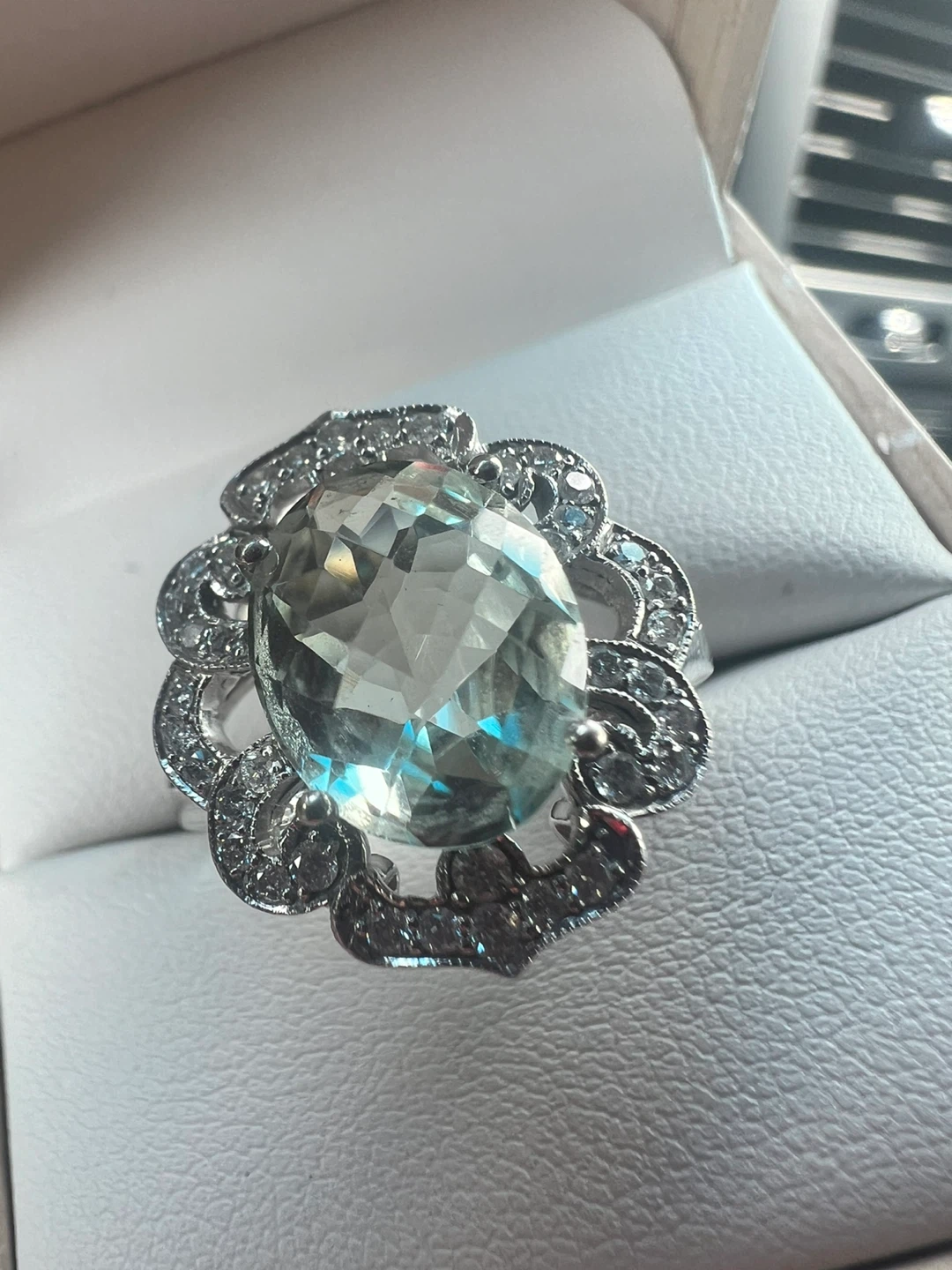 10 k  aquamarine & Diamond Ring