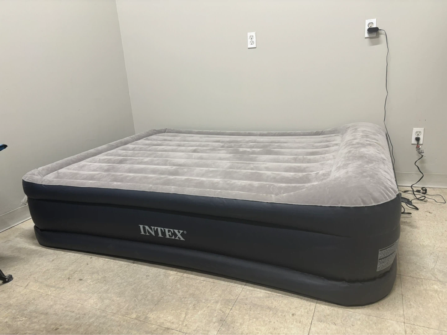 13” queen size inflatable mattress with built in electric pump