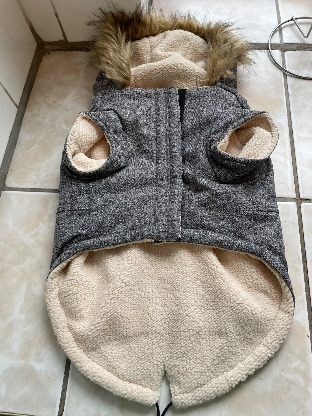 16” (17-25lbs) Canada Pooch Dog Winter Coat - photo 2