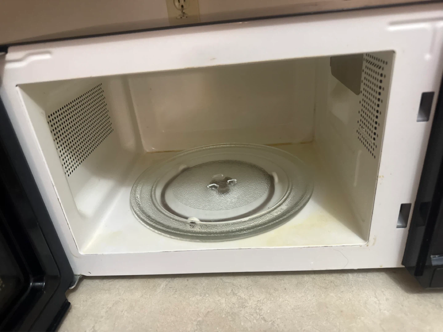 RCA Microwave - photo 2