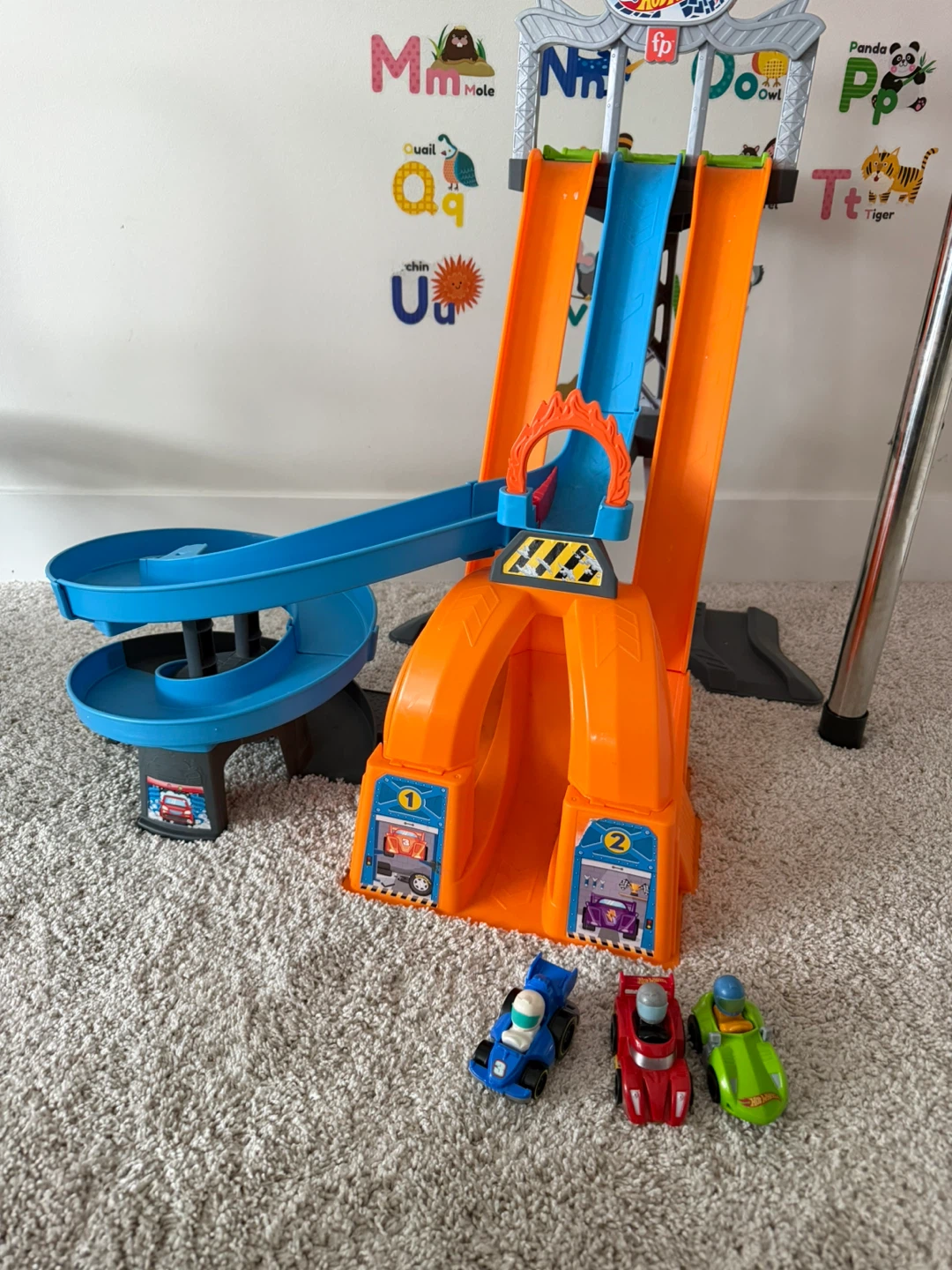 Hot Wheels Triple Loopers Track Set with 3 Cars