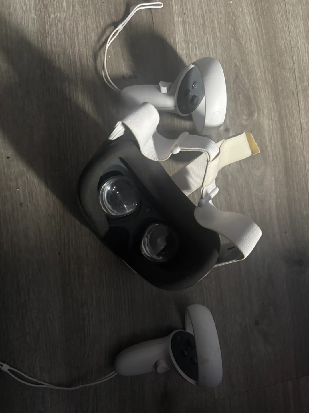 Meta Quest 2 Virtual Reality VR Headset with Controllers - photo 2