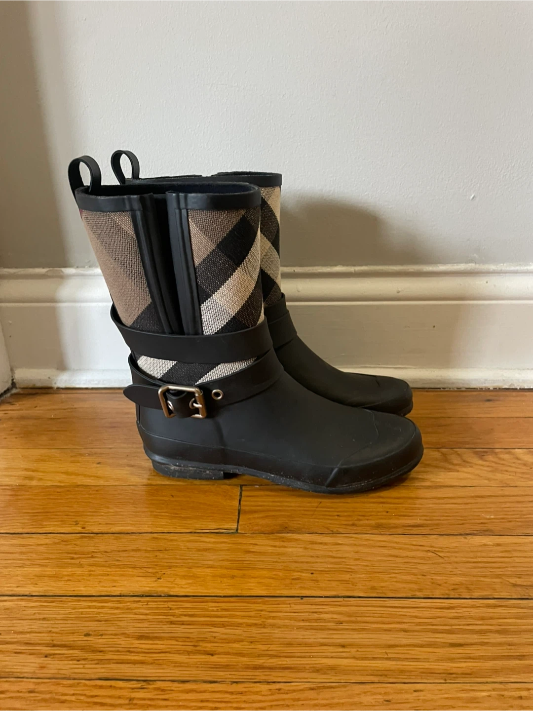 Burberry  Rain Boots . Size 5