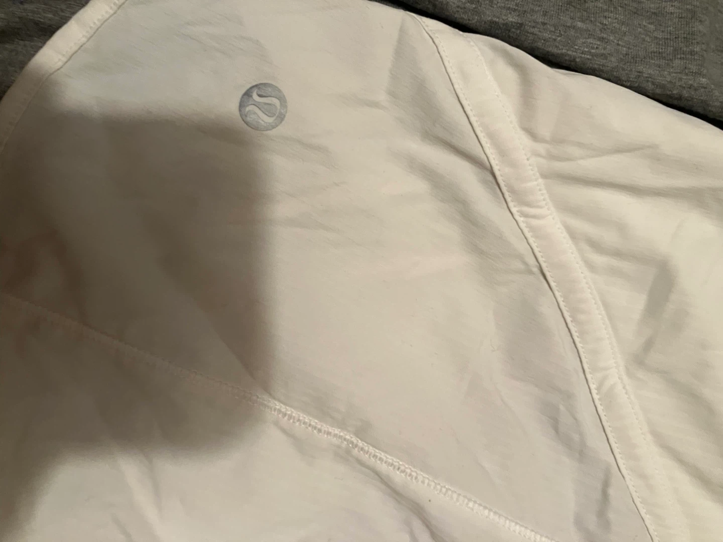Lululemon White Running Shorts Size 8 - photo 3