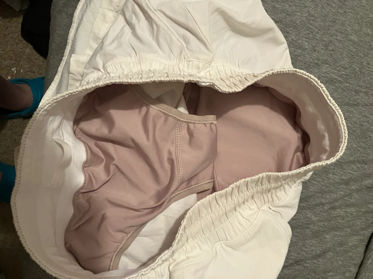 Lululemon White Running Shorts Size 8 - photo 2