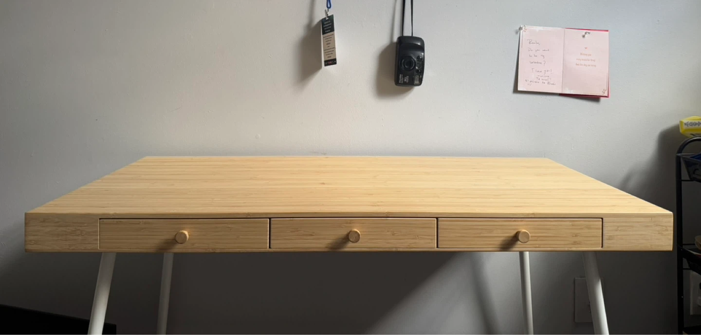 Desk - photo 4