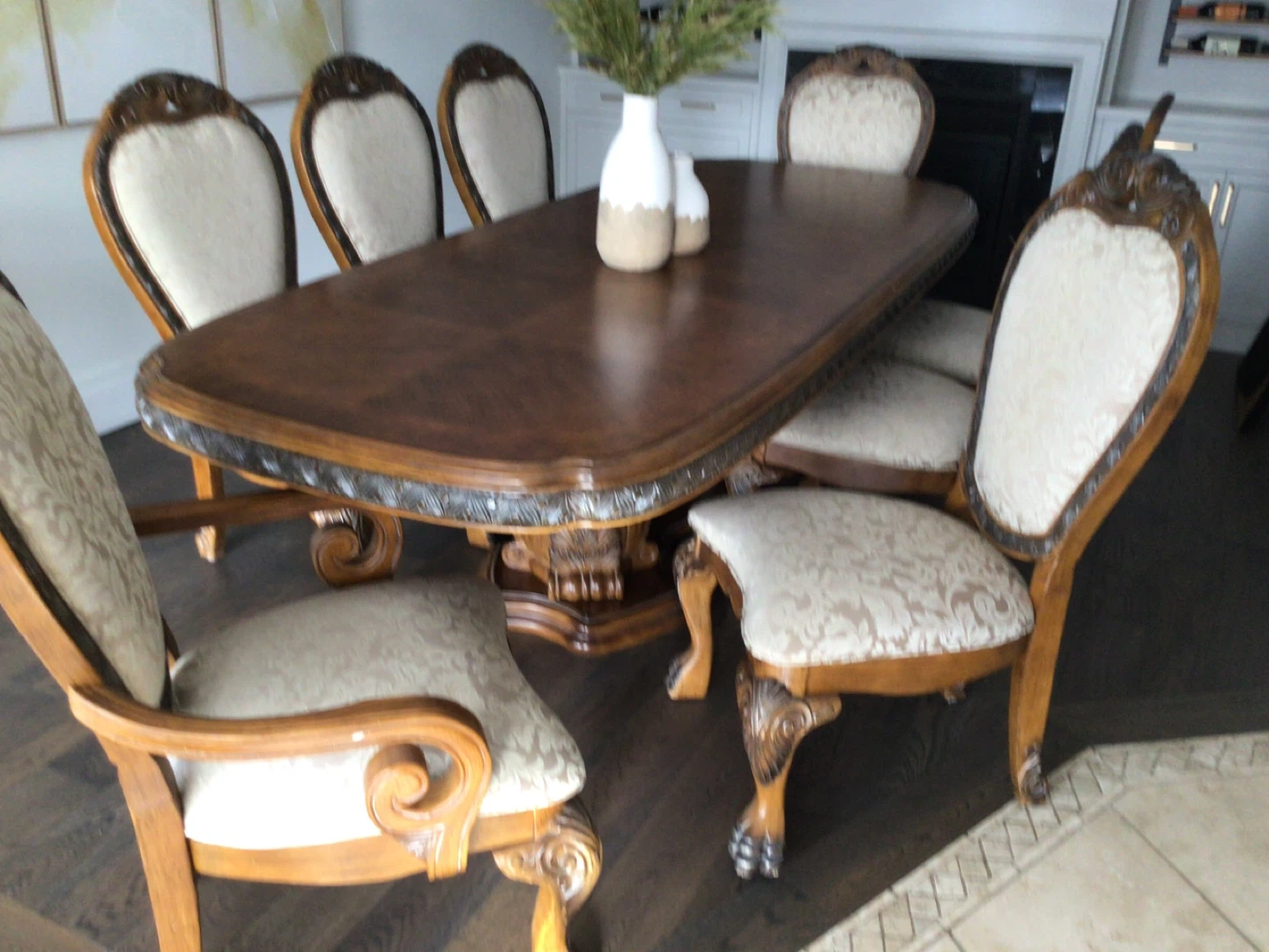 Ornate Dining Table with 6 Chairs - photo 3
