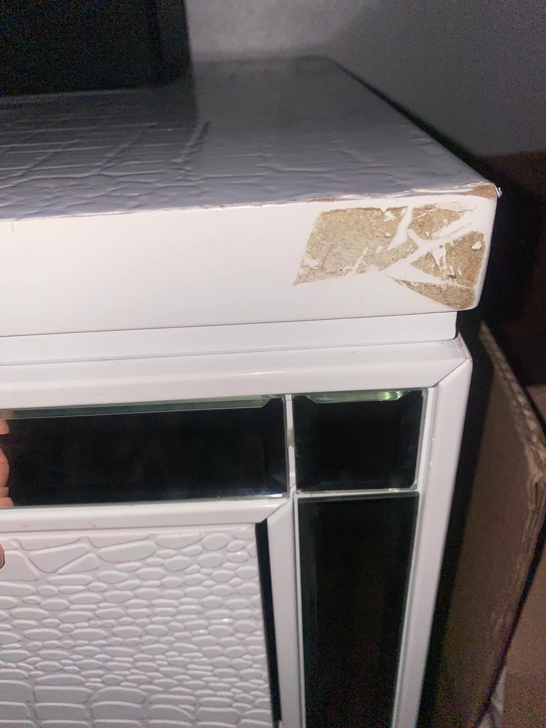 White 9-Drawer Dresser with Mirrored Accents - photo 4