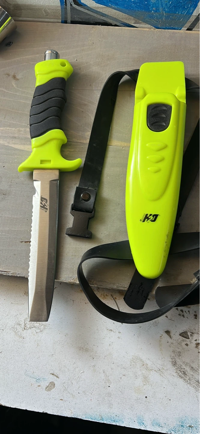 Assorted knifes for everyday use like work/ outdoors.