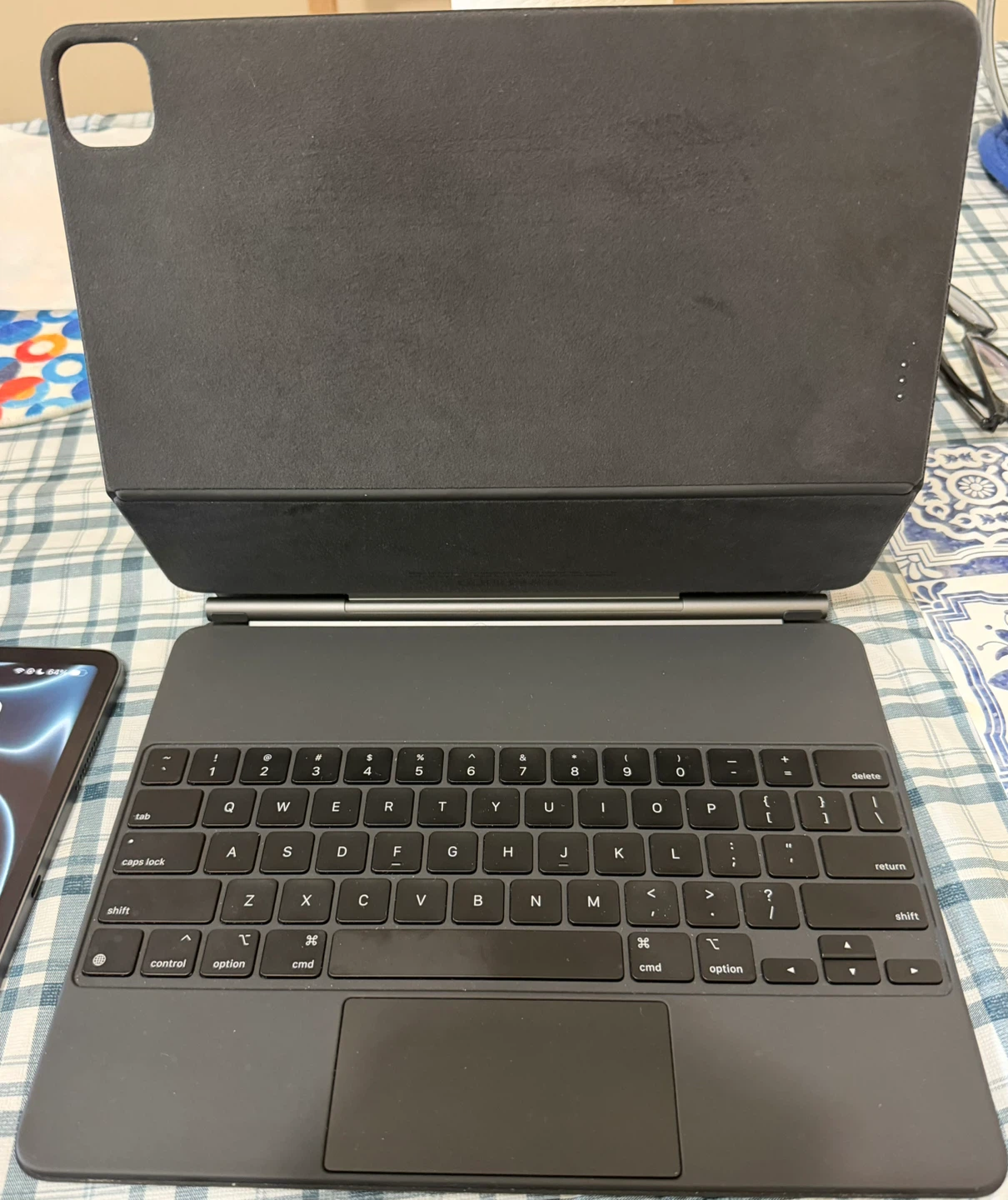 Like-New Feel iPad Pro 12.9" M1 256GB Bundle with Magic Keyboard - photo 2