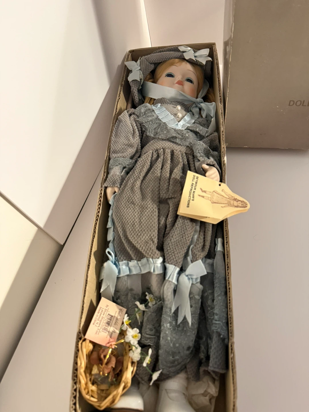 Seymour Mann Collectible Porcelain Musical Doll - photo 2