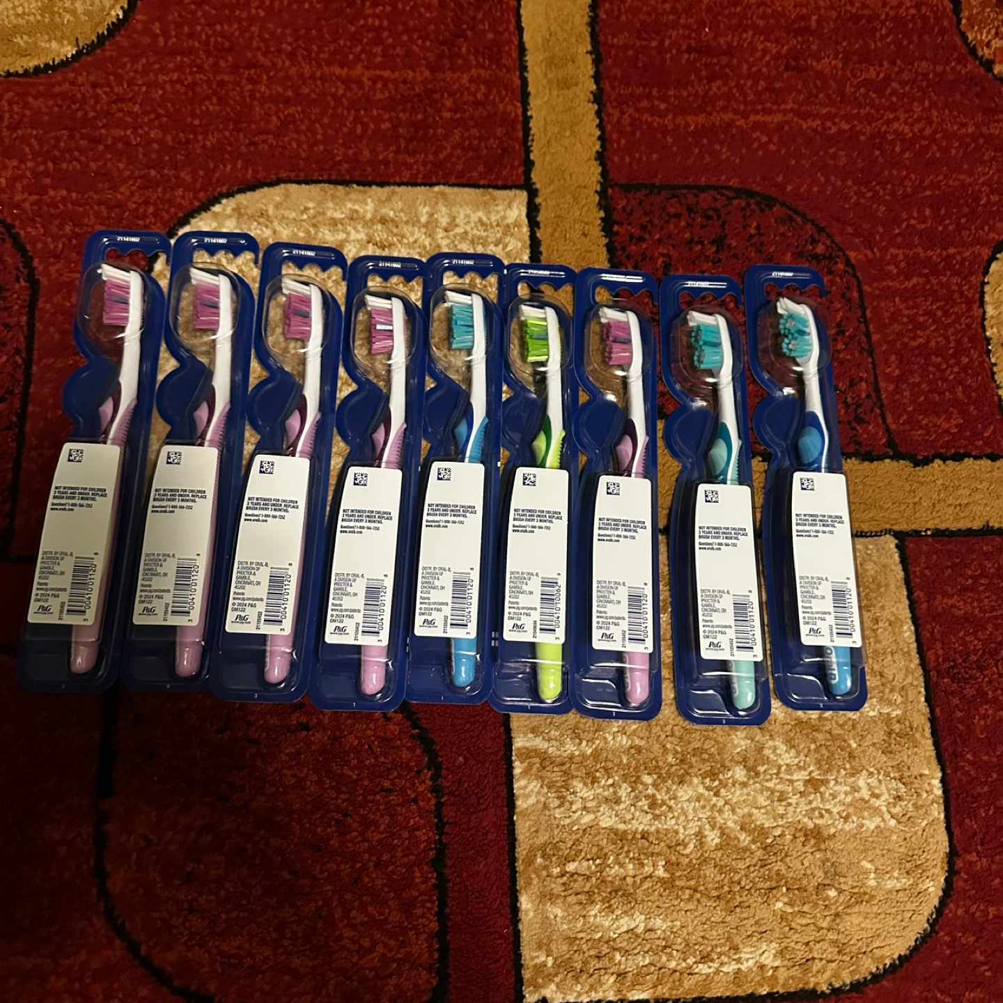 Oral-B Advanced Whitening Toothbrushes - 9 Pack
