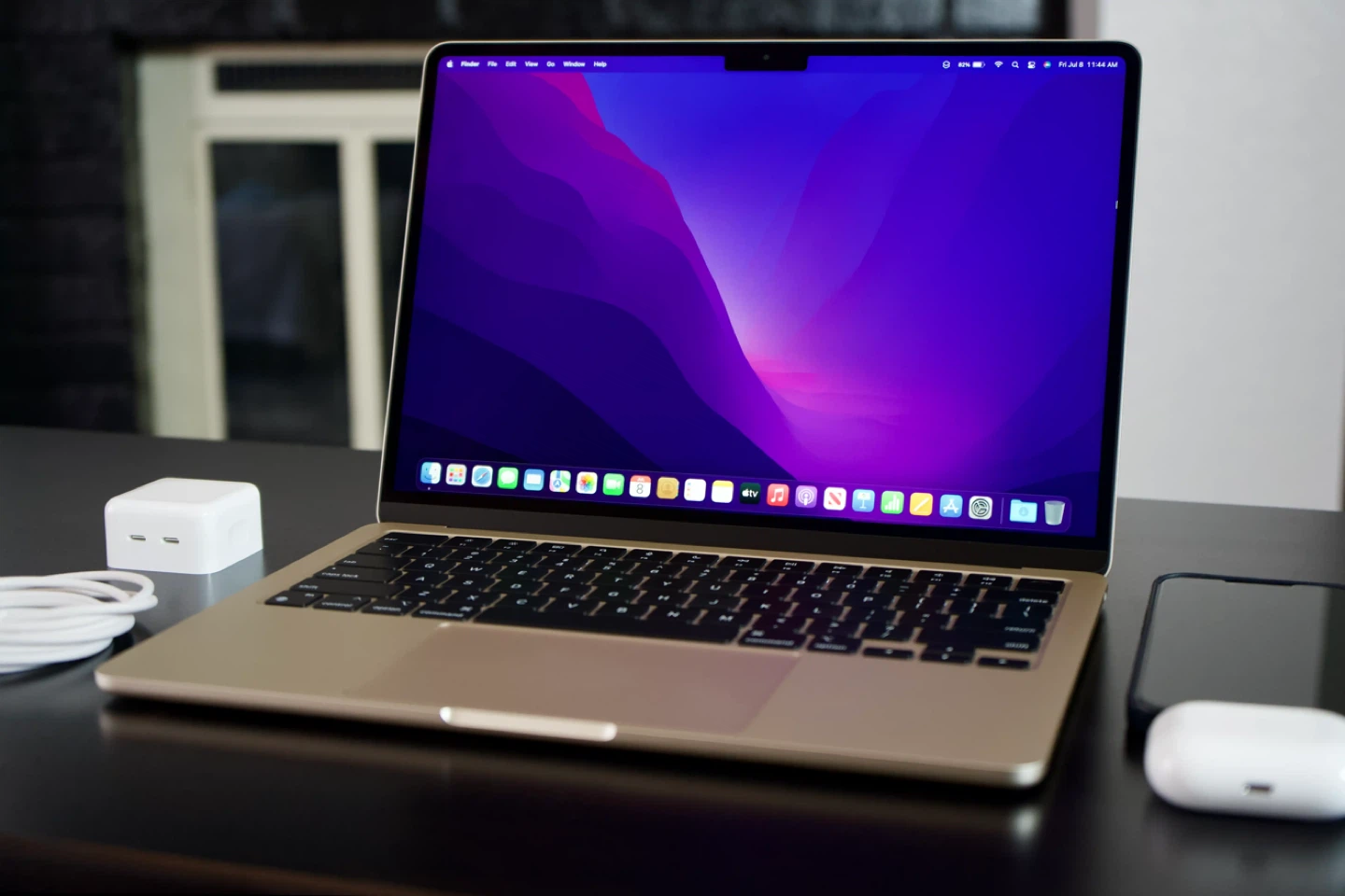 Apple MacBook Air (M2, 2022) - 13 inch