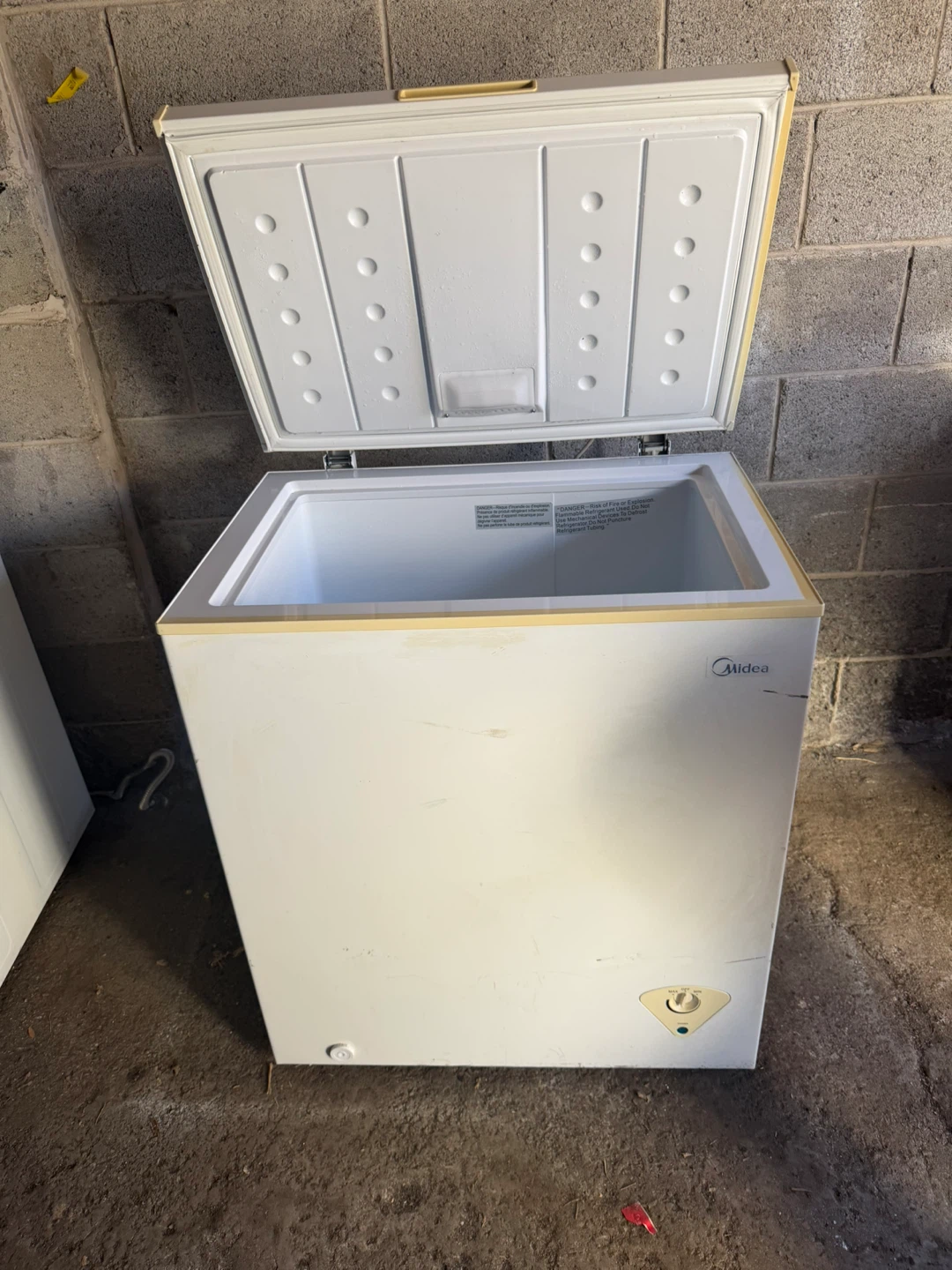 Midea Chest Freezer - photo 3