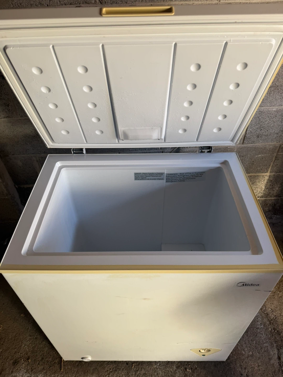 Midea Chest Freezer - photo 4