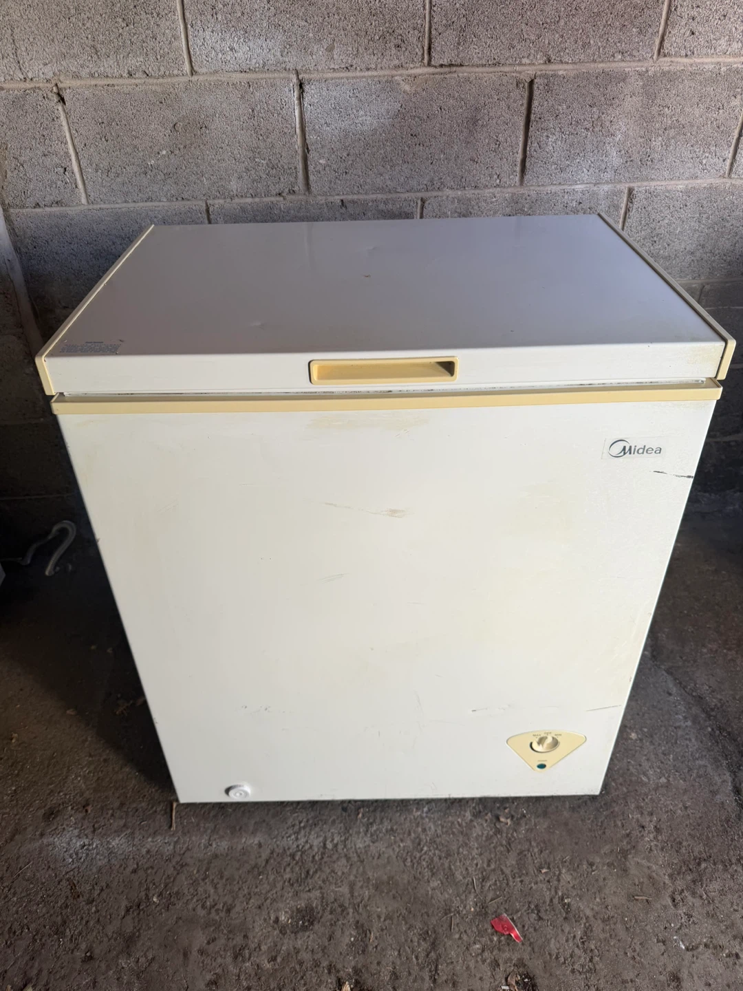 Midea Chest Freezer - photo 2
