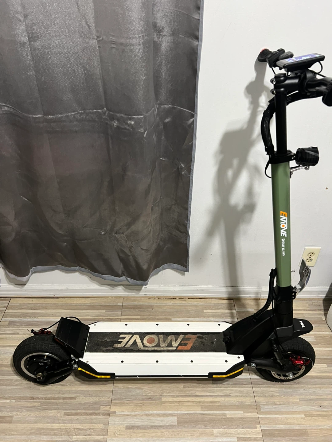 EMOVE Cruiser V2 - 52V Long range scooter