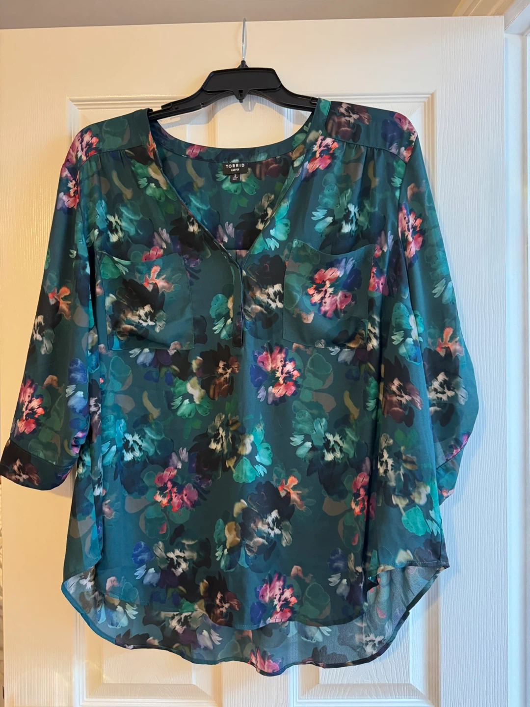Torrid Floral Print V-Neck 3/4 Sleeve Blouse