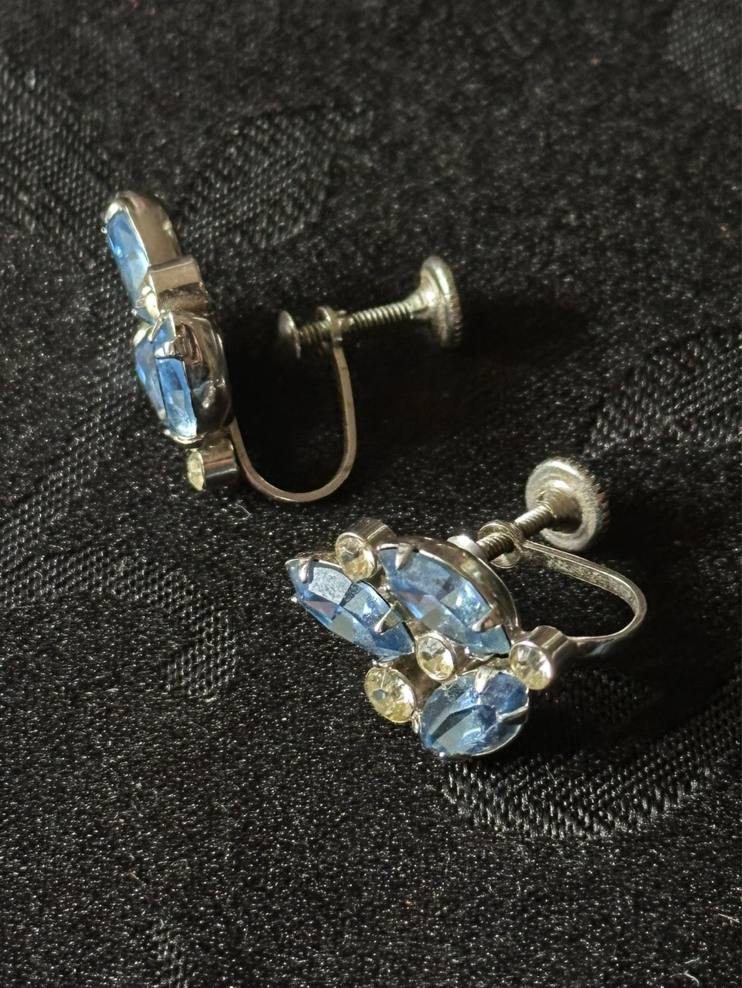 Vintage Avon Blue Rhinestone Screw back Earrings - photo 2