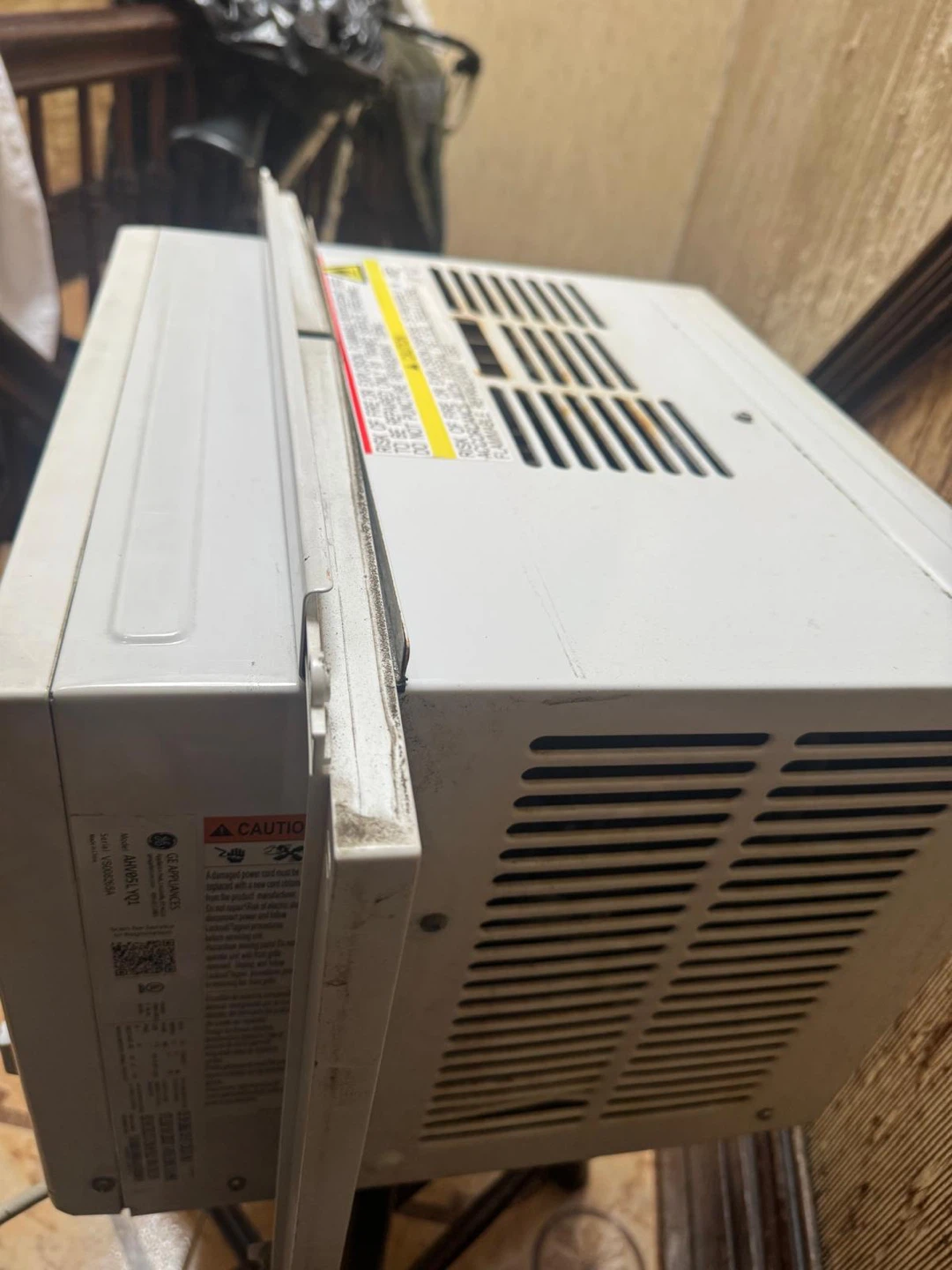 GE 5,000 BTU Mechanical Window Air Conditioner AHV05LYQ1 - photo 3