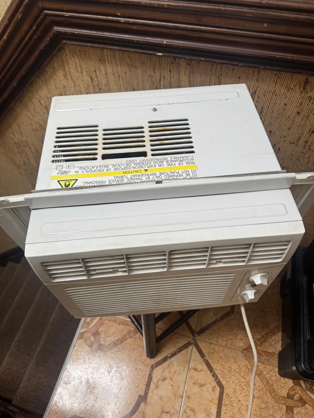 GE 5,000 BTU Mechanical Window Air Conditioner AHV05LYQ1 - photo 2